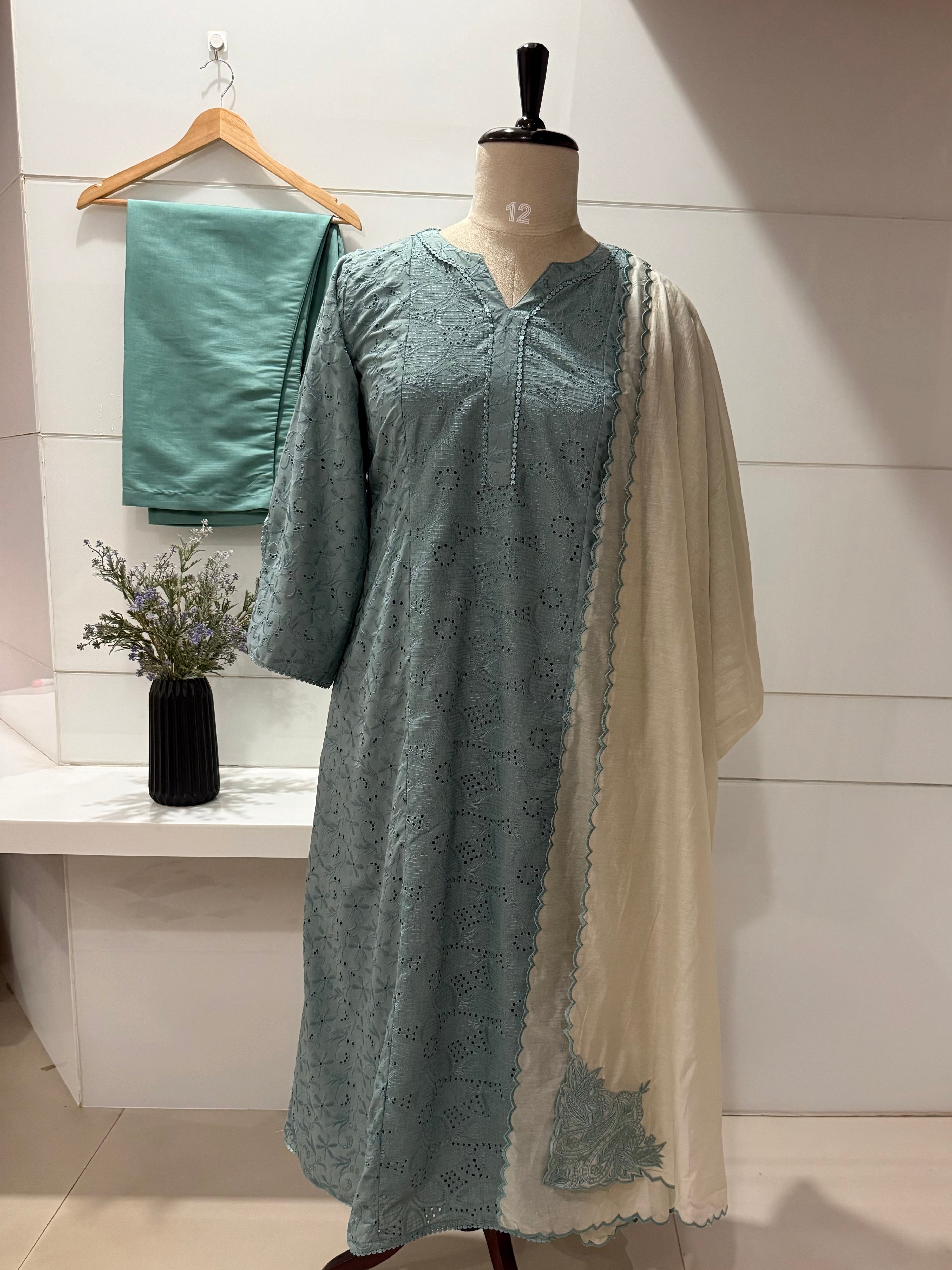 Hakoba embroidery set