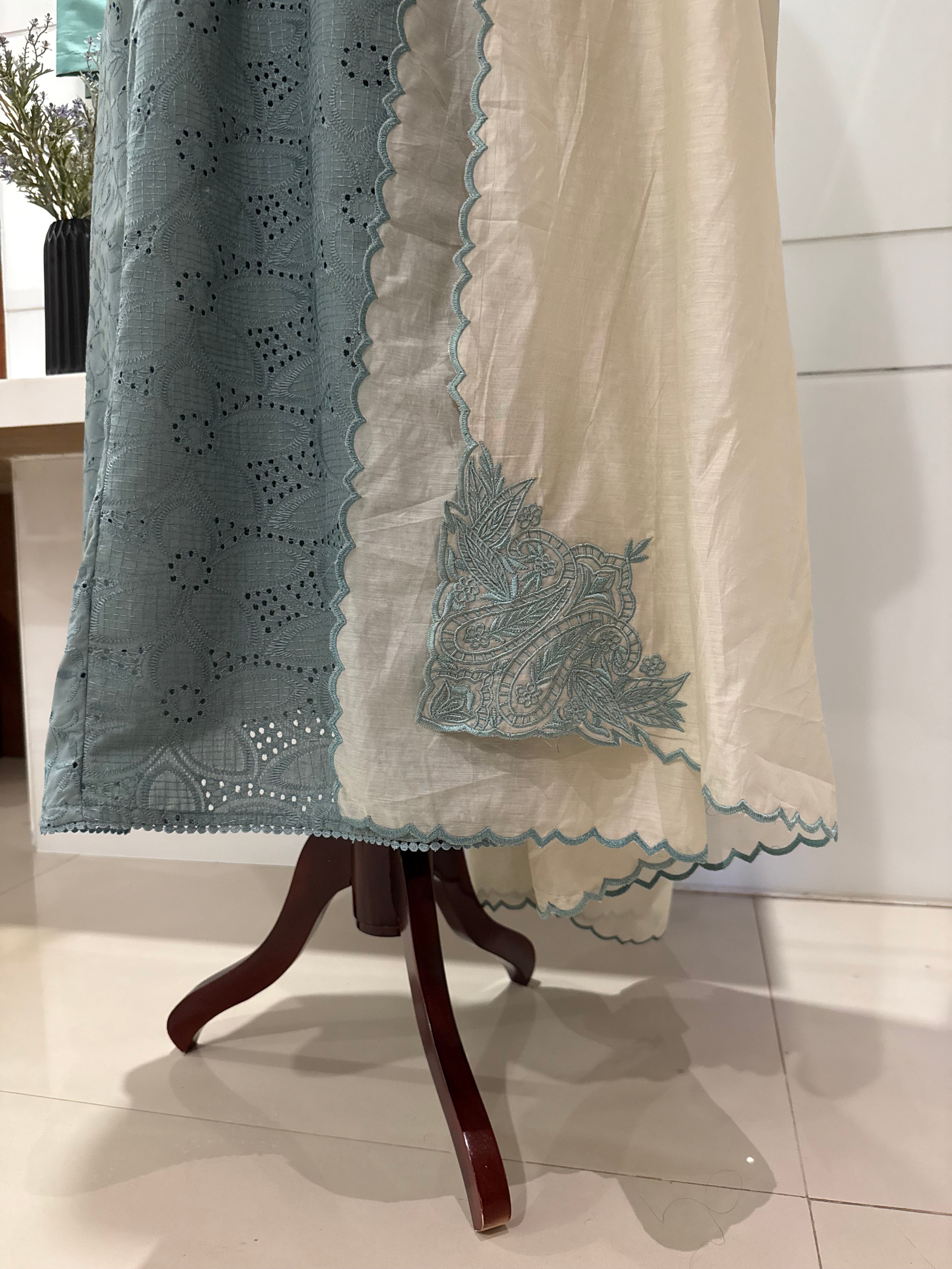 Hakoba embroidery set
