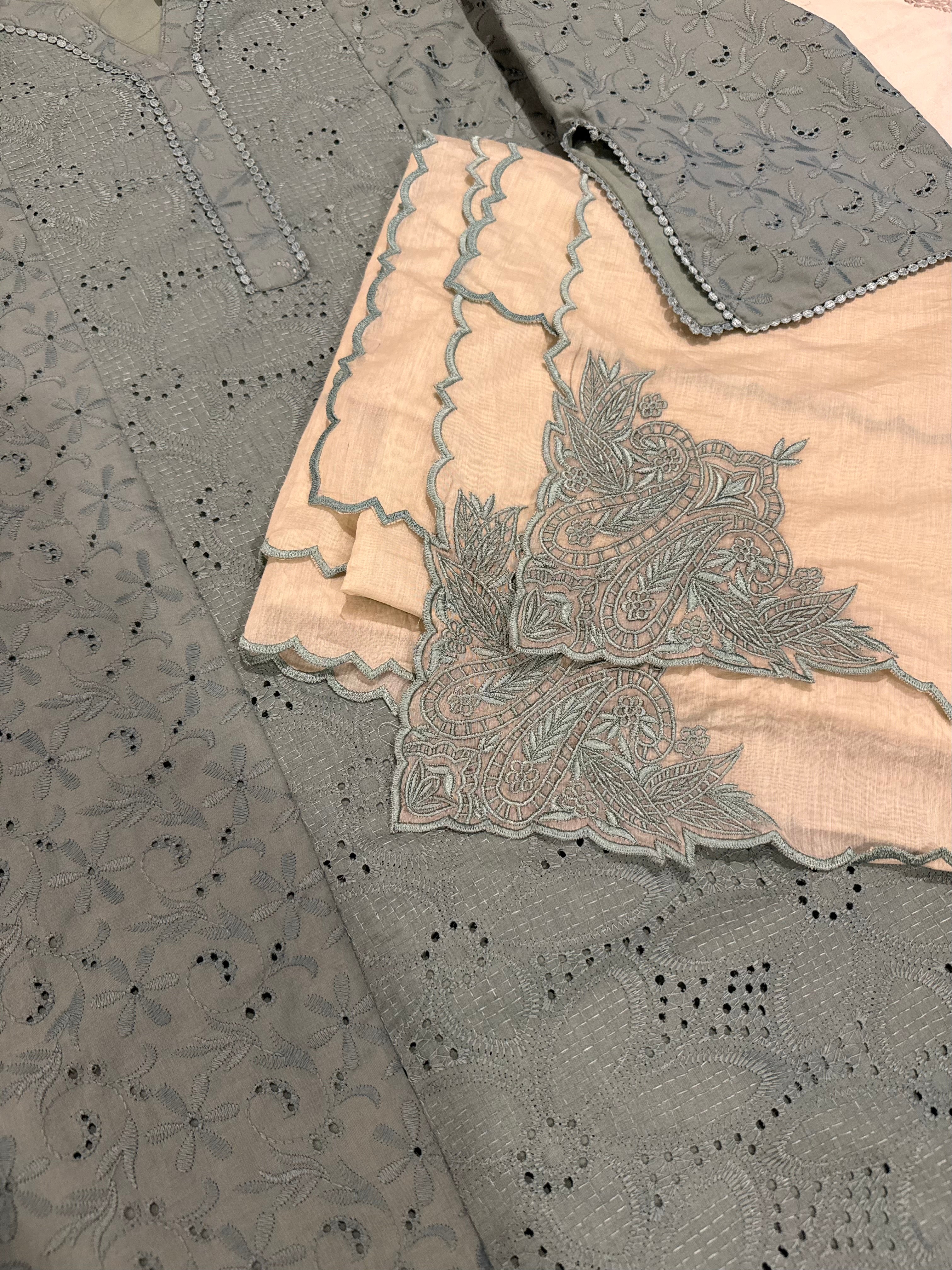 Hakoba embroidery set